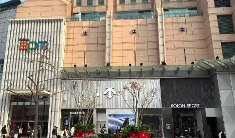 8200元一件，上线就被抢空！二手平台更是炒到上万元，都是谁在买？